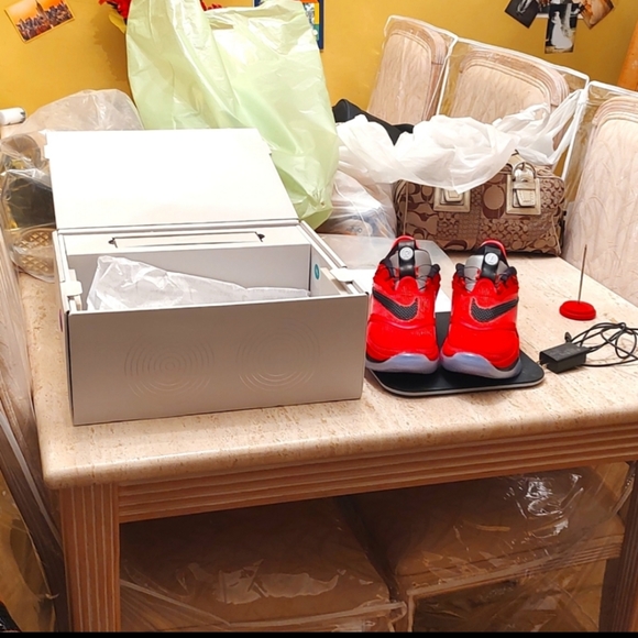 Self lacing Nike adapts (7) men's (8.5) womens - Picture 4 of 15